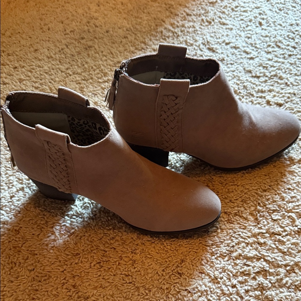 Billabong Women's Beige Ankle Booties